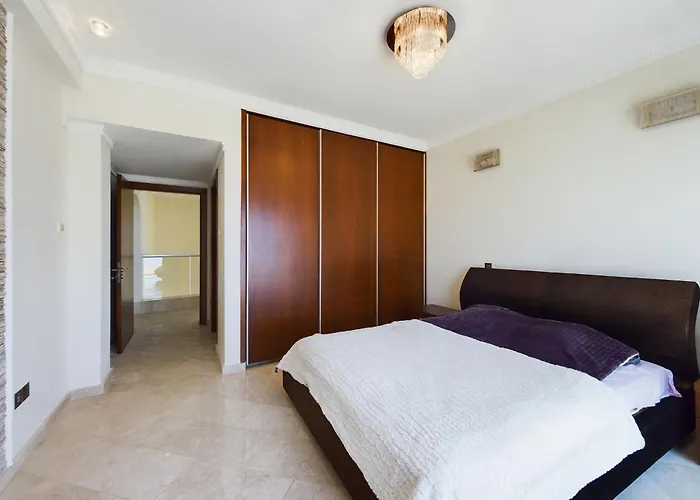 فيلة Fabulous Front House With Pool