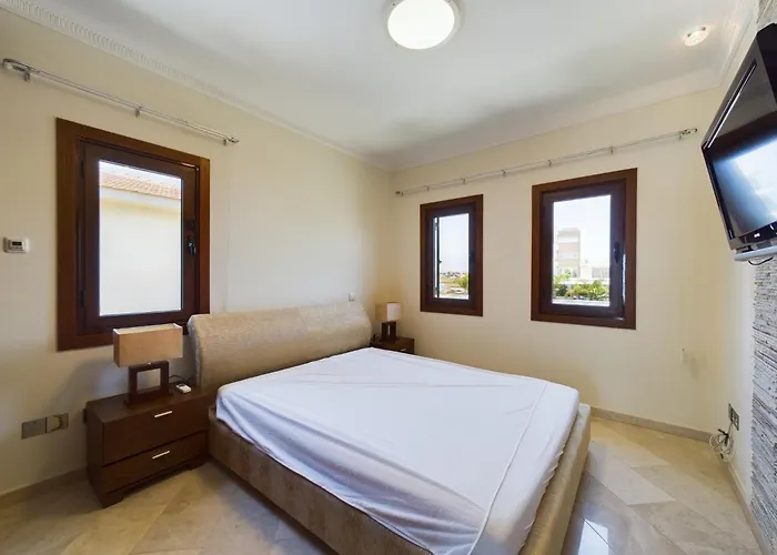 Fabulous Front House With Pool