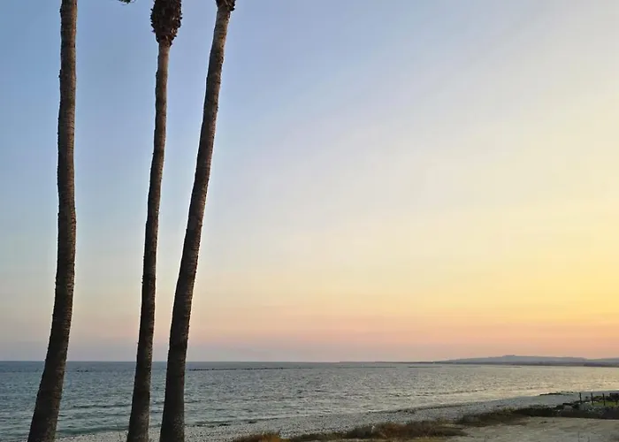 Fabulous Front House With Pool لارنكا