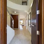 Fabulous Front House With Pool 别墅 拉纳卡