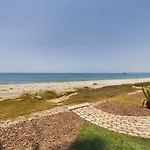 Fabulous Front House With Pool 别墅 拉纳卡