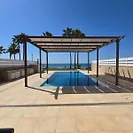 Fabulous Front House With Pool 拉纳卡