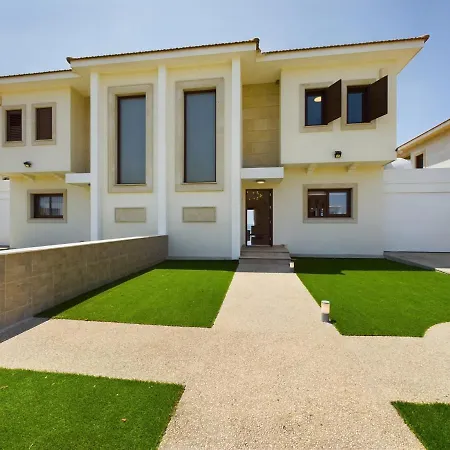 Fabulous Front House With Pool * Lárnaca