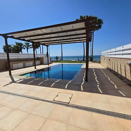 Fabulous Front House With Pool *