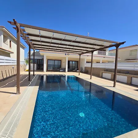 Fabulous Front House With Pool Larnaca