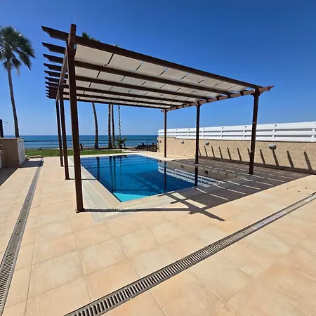 Fabulous Front House With Pool Lárnaca