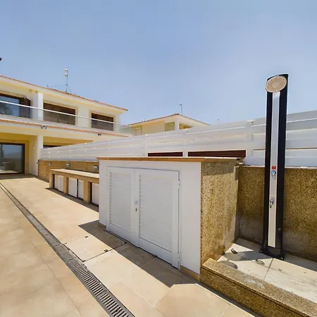 Fabulous Front House With Pool לרנקה