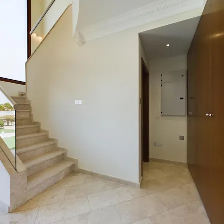 Villa Fabulous Front House With Pool Lárnaca