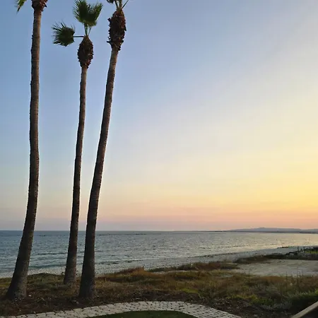Fabulous Front House With Pool Lárnaca