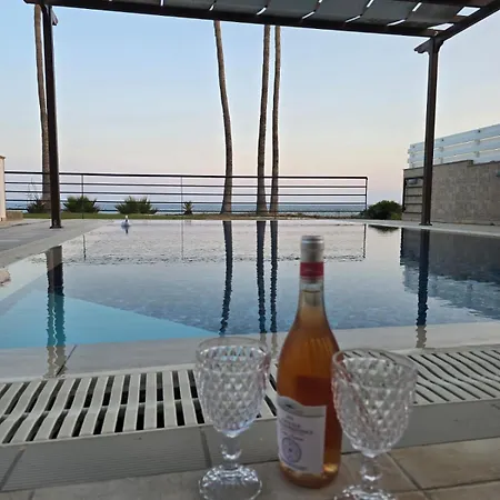 Fabulous Front House With Pool Vila *