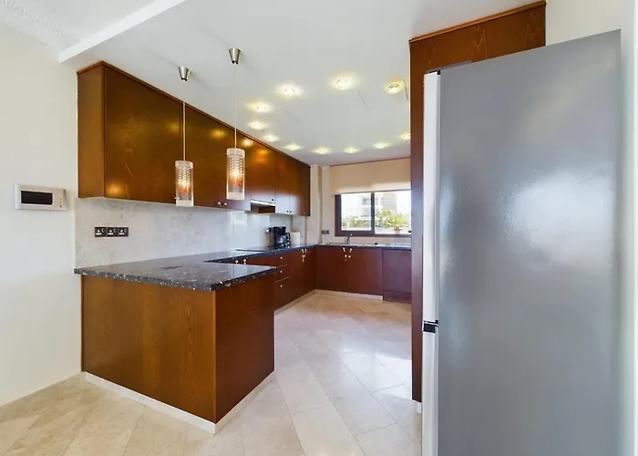 Fabulous Front House With Pool