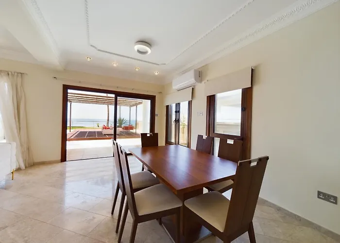 וילה Fabulous Front House With Pool