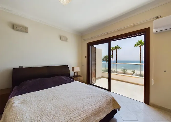 וילה Fabulous Front House With Pool *