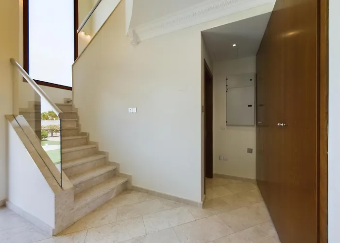 וילה Fabulous Front House With Pool לרנקה