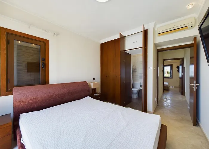 וילה Fabulous Front House With Pool *