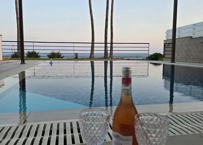 Fabulous Front House With Pool Vila *