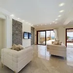 Fabulous Front House With Pool * Larnaca