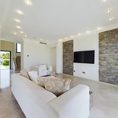 Fabulous Front House With Pool Villa Larnaka