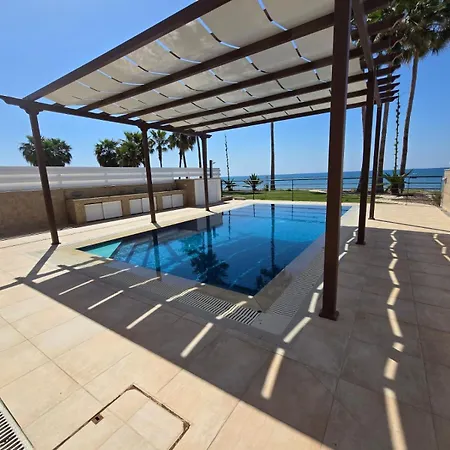 Villa Fabulous Front House With Pool Larnaka