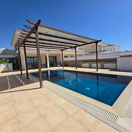 Fabulous Front House With Pool Villa