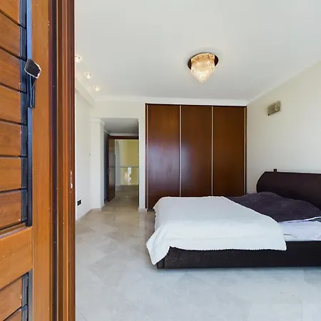 Fabulous Front House With Pool Larnaka
