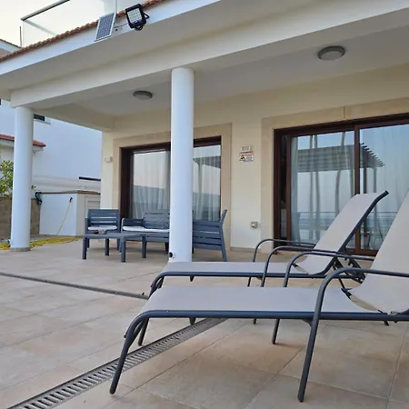 Fabulous Front House With Pool Larnaka